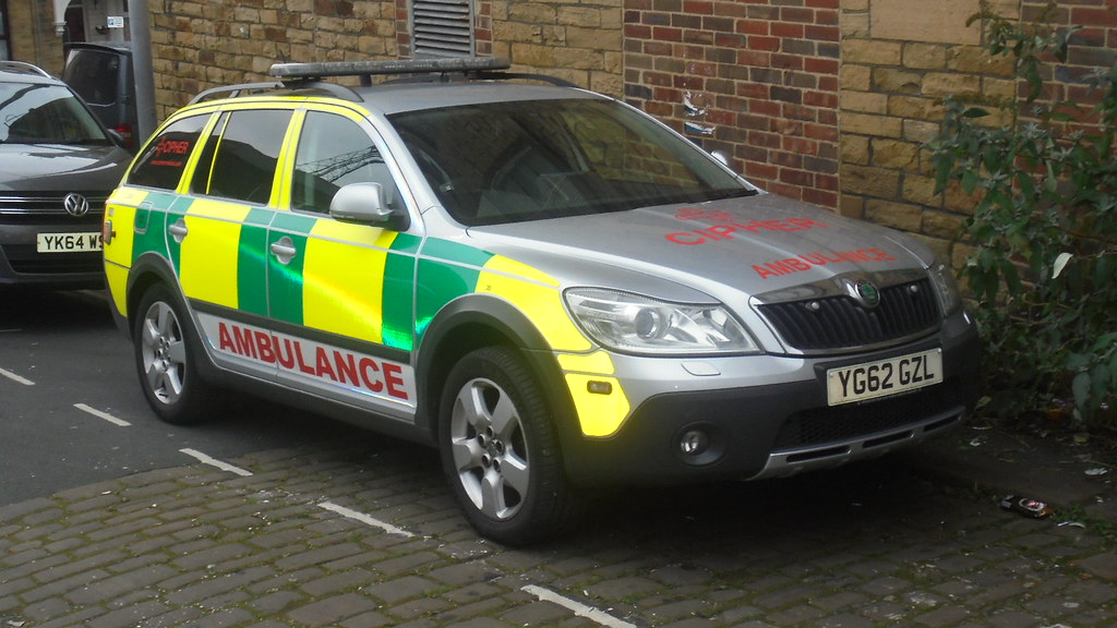YG62 GZL Skoda Octavia CIPHER AMBULANCE Valley Parade Mann… Flickr