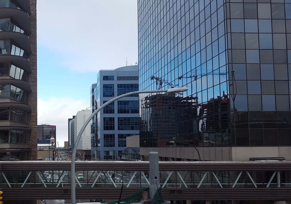 Looking east down St. Mary Ave. Winnipeg Clinic on left. (… Flickr
