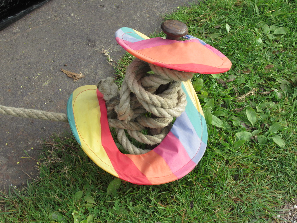 IMG_4975 Narrowboat mooring rope cover. Barry Tromans Flickr