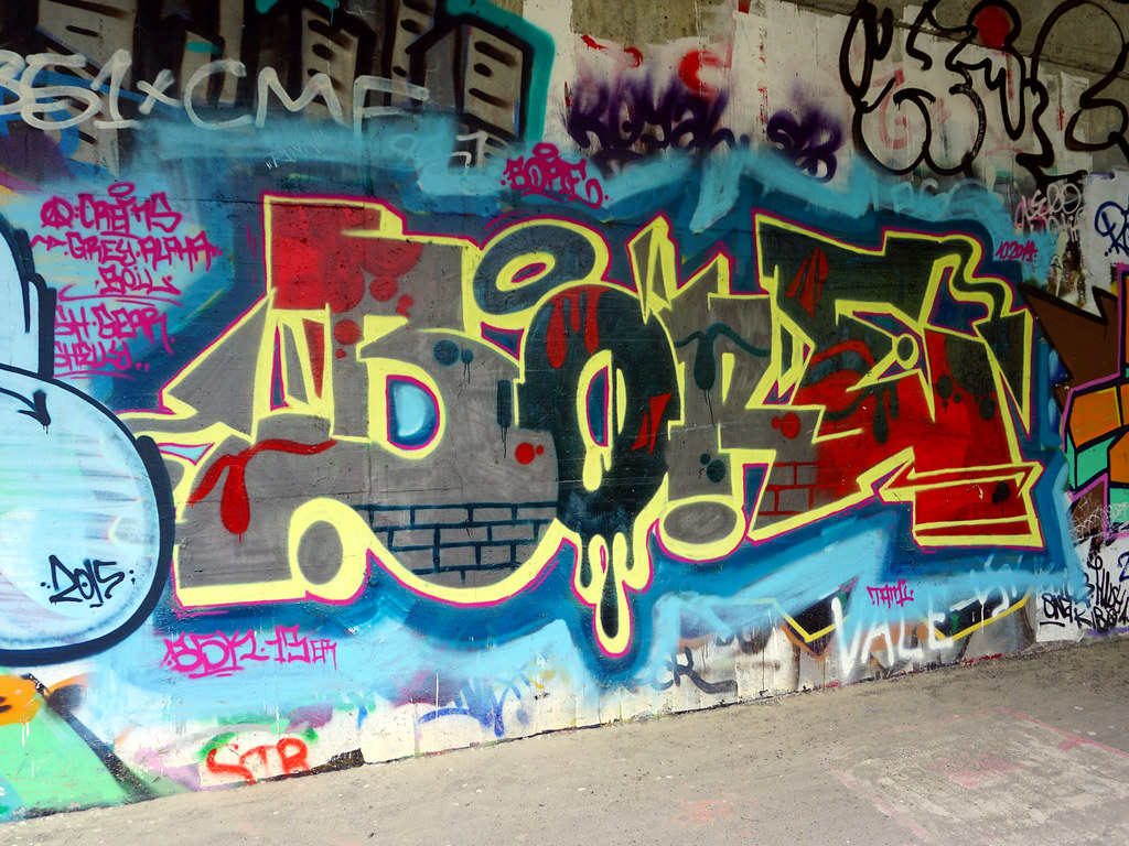 Graffiti in Zürich 2015 Artist(s) BORE kami68k [Graz] Flickr