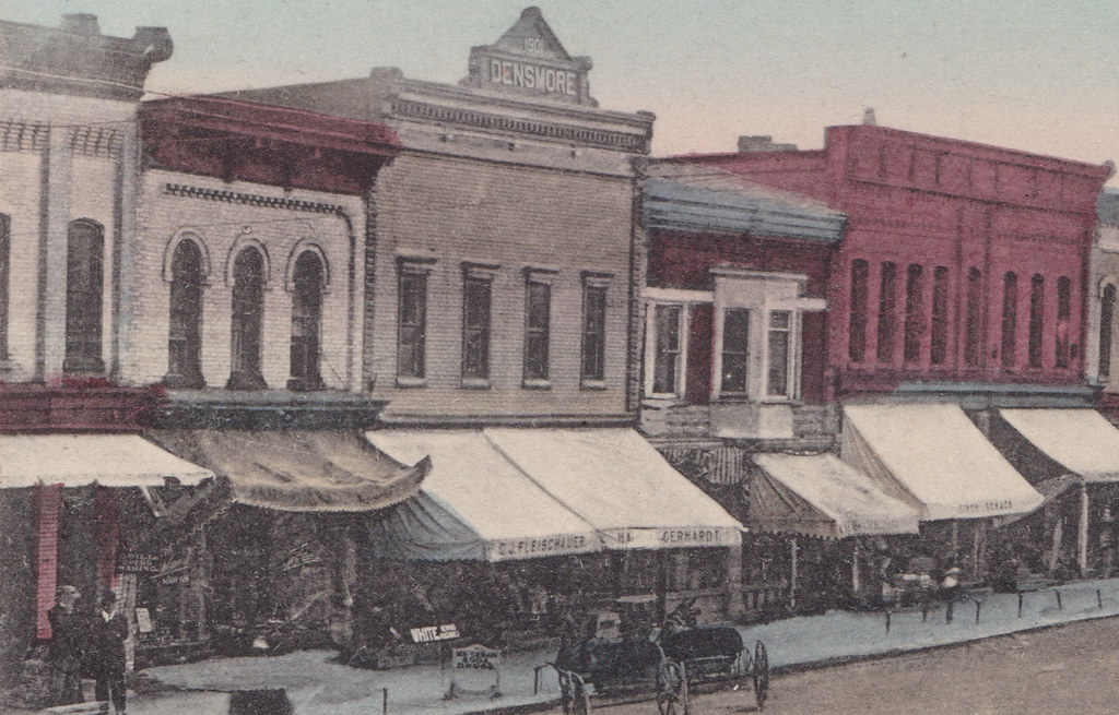 CEN Reed City MI c.1908 Busy Downtown Stores Businesses Dirt Streets