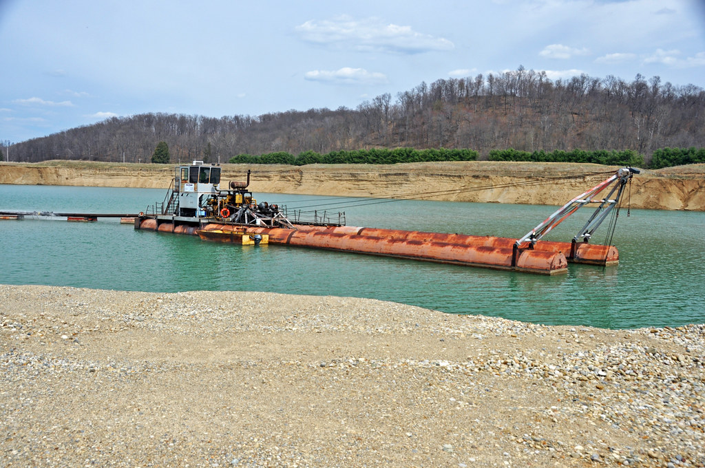 Gravel dredging machine (St. Louisville gravel pits, Licking County