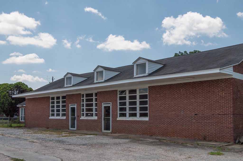 A building in Montrose, jwcjr Flickr