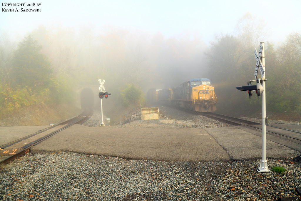 Ryland Heights, Kentucky Q541 exits the Twin Tunnels at Gr… Flickr