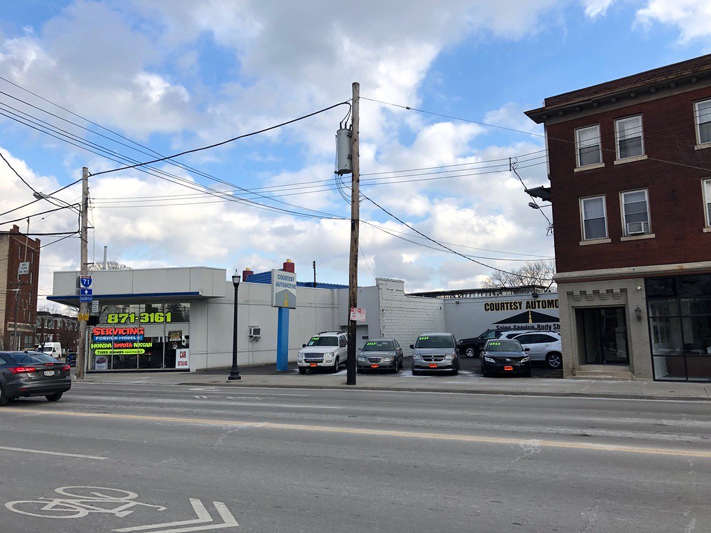 Madison Road, Oakley, Cincinnati, OH Warren LeMay Flickr