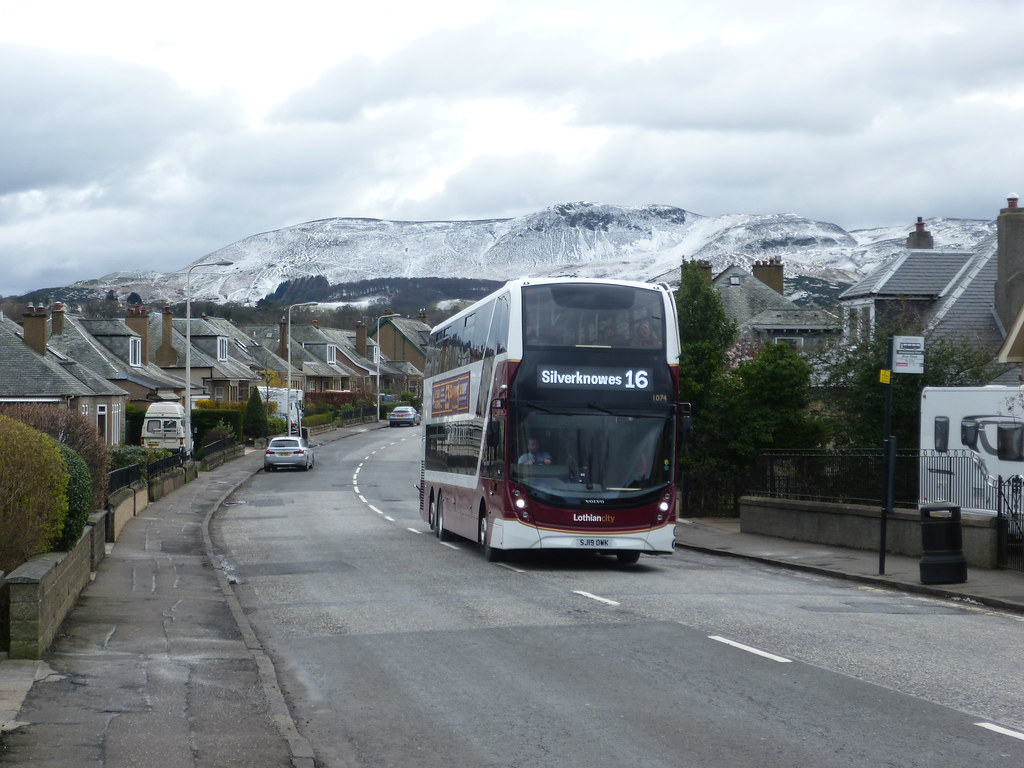 Lothian 1074 northbound on Greenbank Crescent, Edinburgh. Flickr