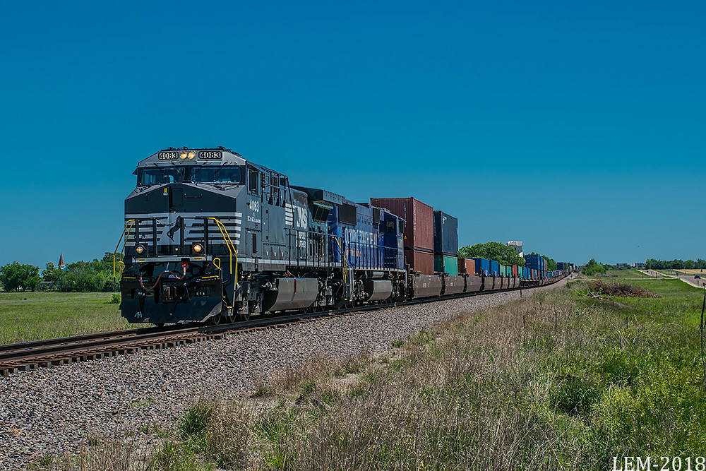 Latimer, Kansas A fresh looking AC44C6M rebuild, NS 4083 i… Flickr