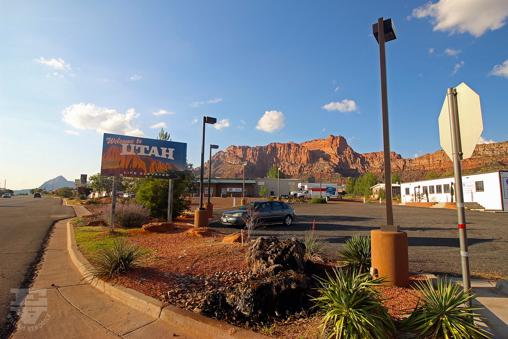 Entering Utah US389 from Colorado City, AZ edarnfieldWK Flickr