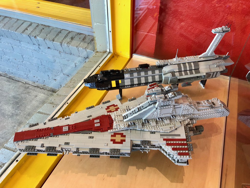 Bricks and Minifigs Eugene (3) Some MOCS from a local buil… Flickr