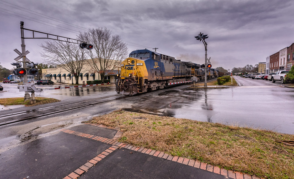 Chipley, FL E01519 rolls through downtown Chipley. Paul Fretts Flickr