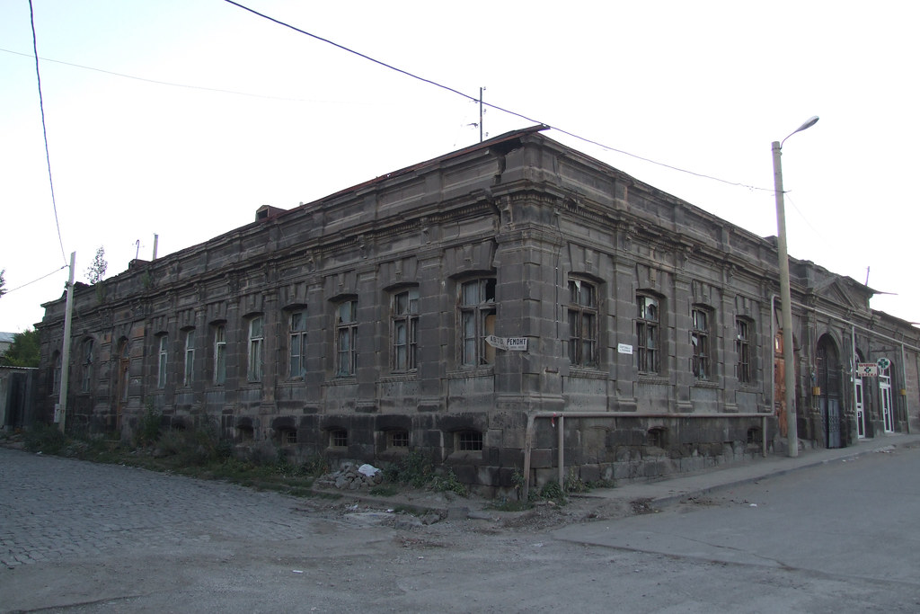House damaged by the 1988 Armenian earthquake, 06.09.2013.… Flickr