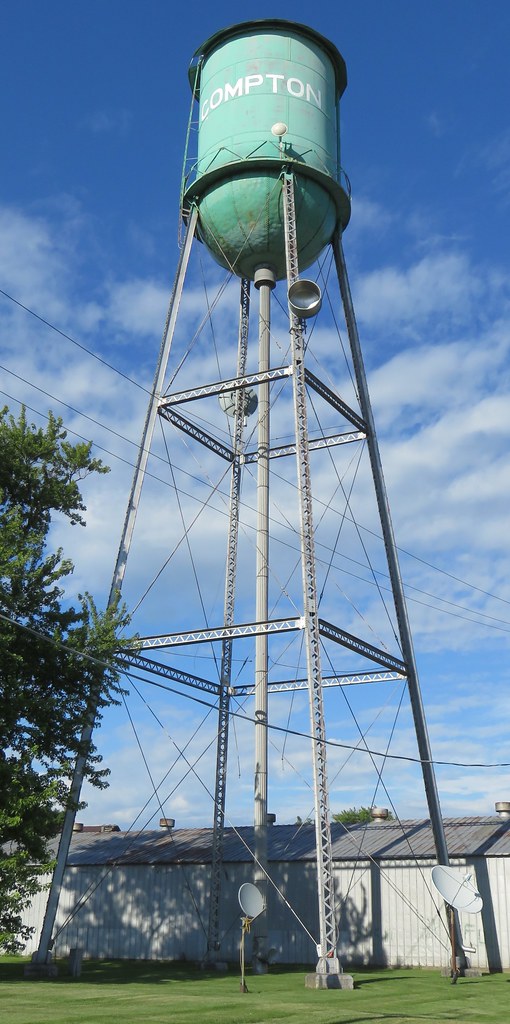 Compton, Illinois Water Tower Compton, Illinois is located… Flickr