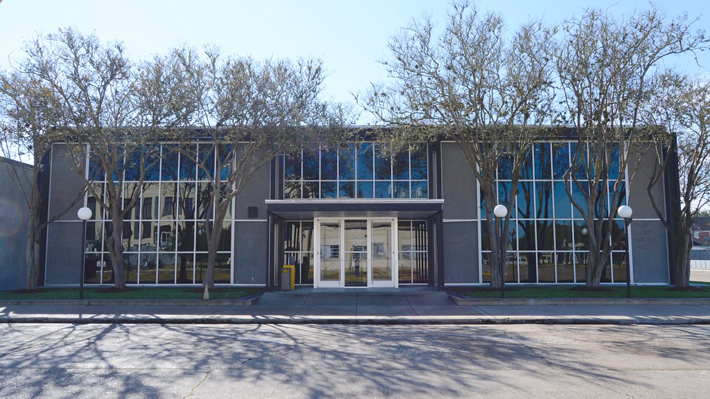First Liberty National Bank 1900 Sam Houston St., Liberty,… Flickr
