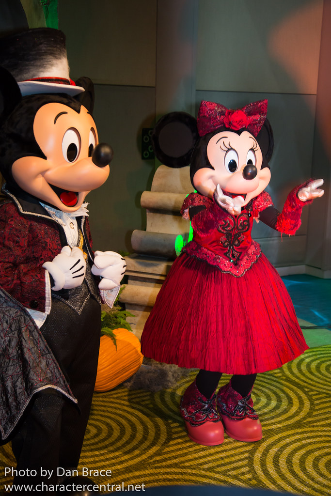 Meeting Mickey and Minnie Mouse Walt Disney World. October… Flickr