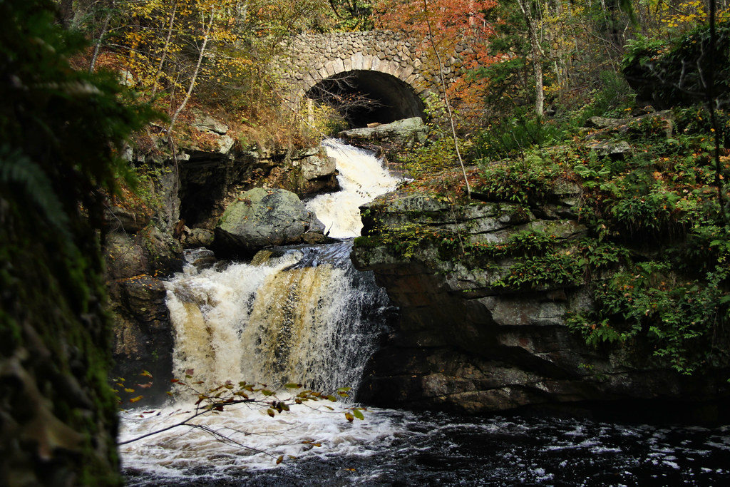 Doane's Falls _ Royalston, Massachusetts Paul G. Daley Flickr