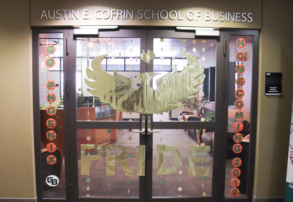 Window displays set the stage for a spirited 2019 Inside