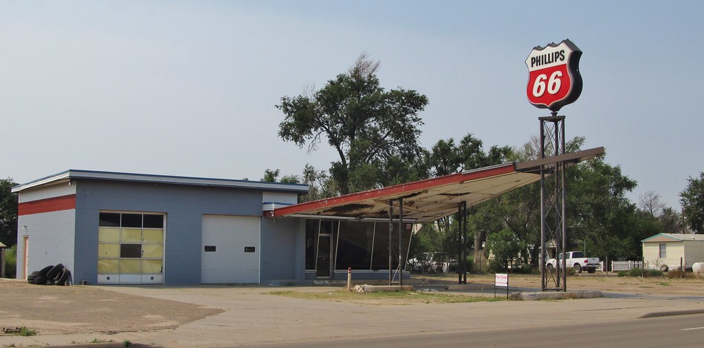 Syracuse, Kansas Former Phillips 66 Batwing Service Statio