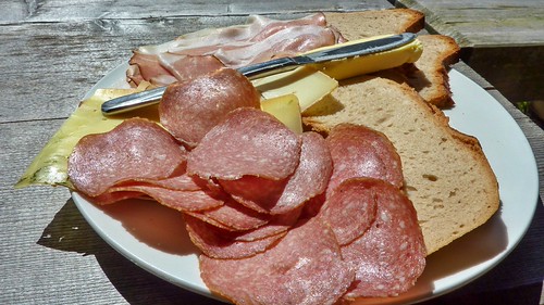 Soila Alm bei Oberammergau leckere Brotzeit mit Wurst und … Flickr