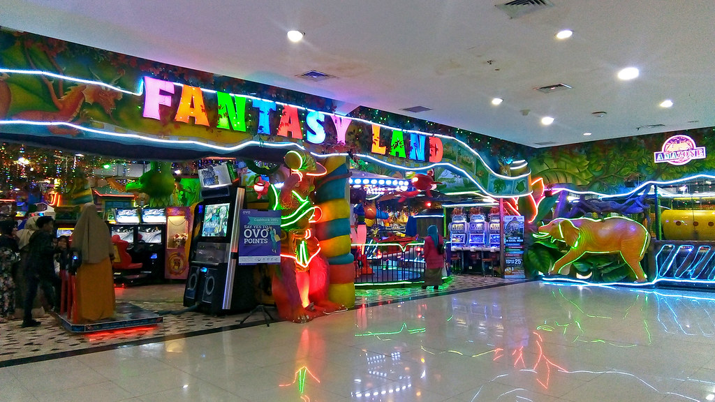IMG_20181016_143900 Amazone "Fantasy Land", Palembang Squa… Flickr