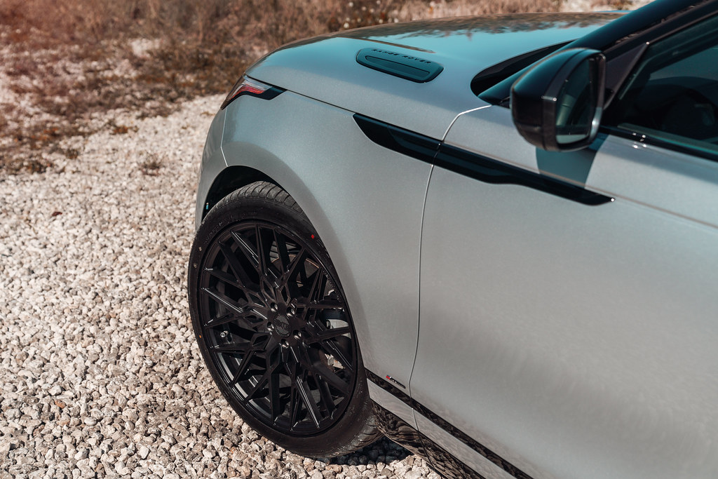 Land Rover Range Rover Velar on 22x9 XO Luxury Phoenix mes… Flickr
