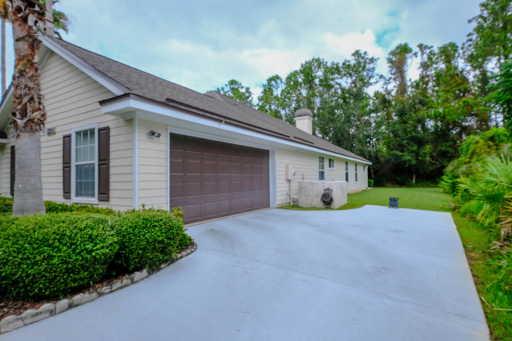 23 Listing Alert Bright & Open Updated Home in JAX Golf &… Flickr