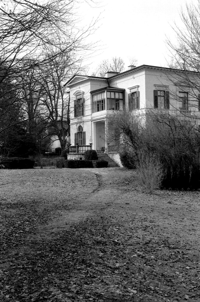 19.0204 The Kustermann villa, Tutzing. analogish Flickr