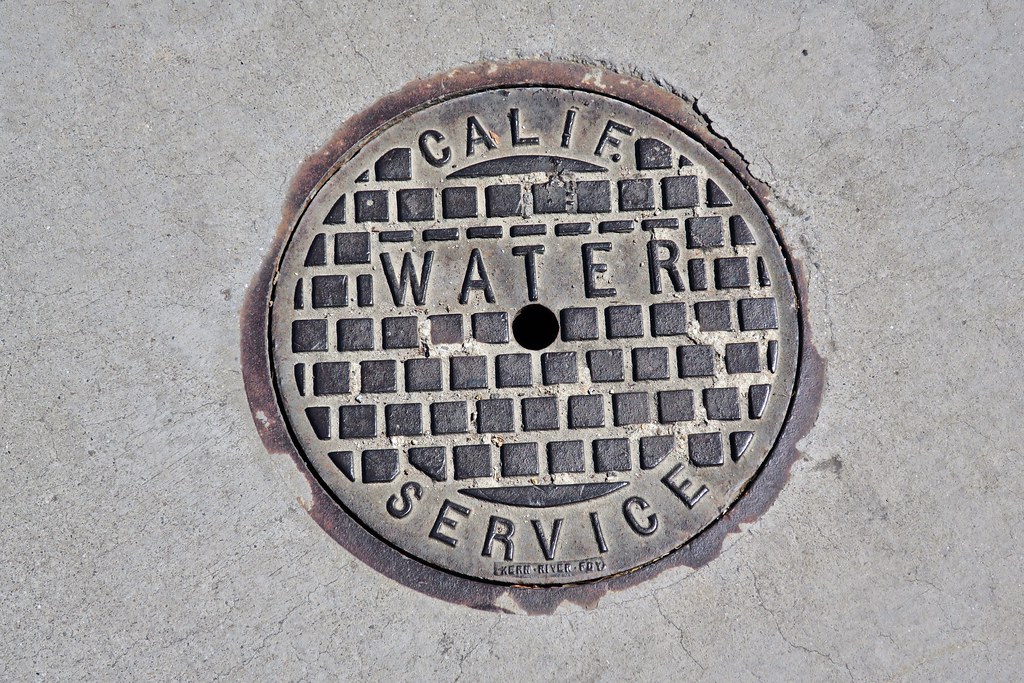 Water Service, Bakersfield, CA Access cover in a Bakersfie… Flickr