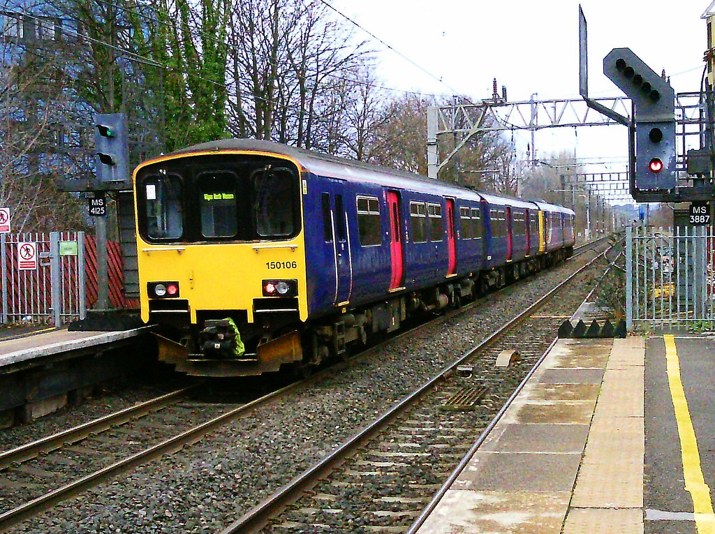 142012 & 150106 forming train 2W10 1149 Alderley Edge to … Flickr