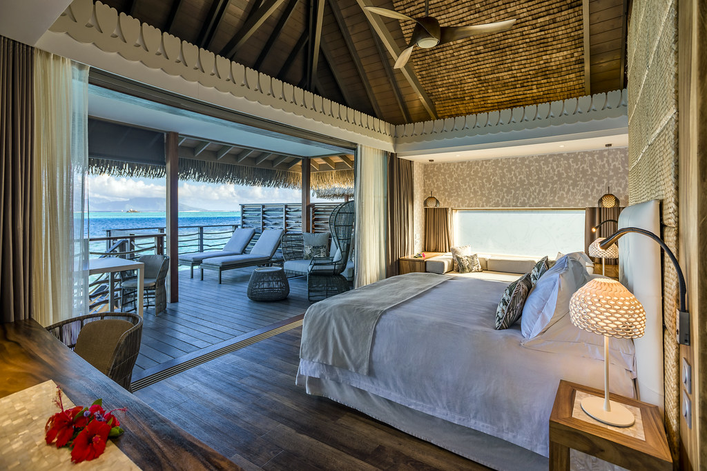 Overwater Motu Bungalow's bedroom InterContinental Tahiti … Flickr
