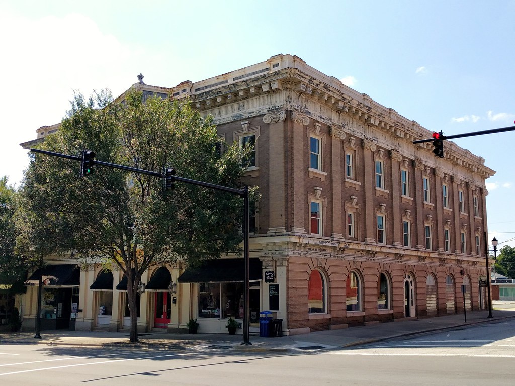 Lexington, North Carolina I saw this attractive building o… Flickr