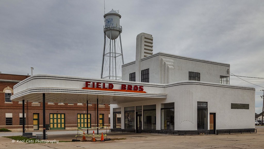 Field Bros Historic Gas Station Old gas station in Pauls V… Flickr