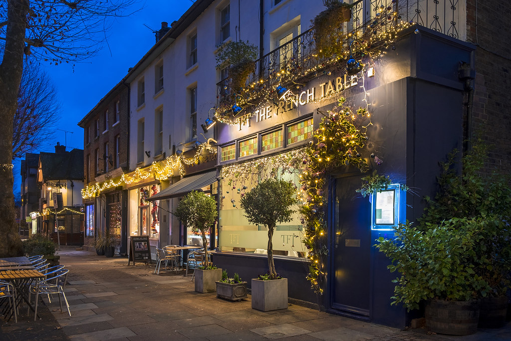 All lit up and looking lovely Maple Road, Surbiton, Christ… Flickr