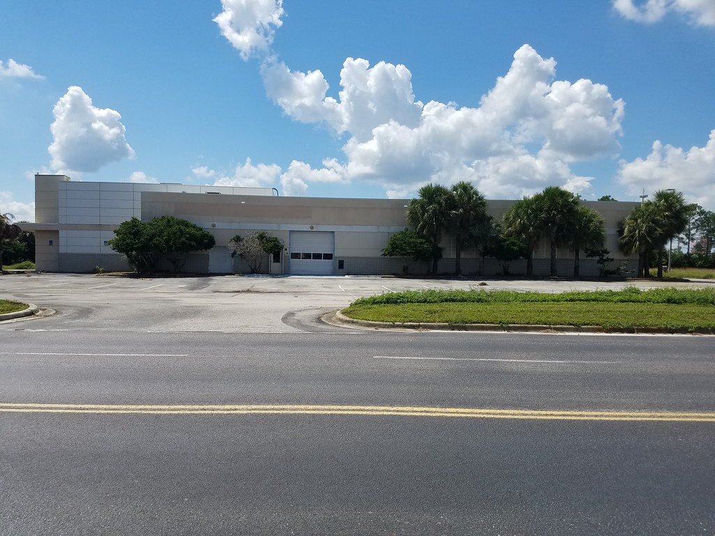 Eagle Ridge Mall (Lake Wales, FL) Former Sears Auto Center… Flickr