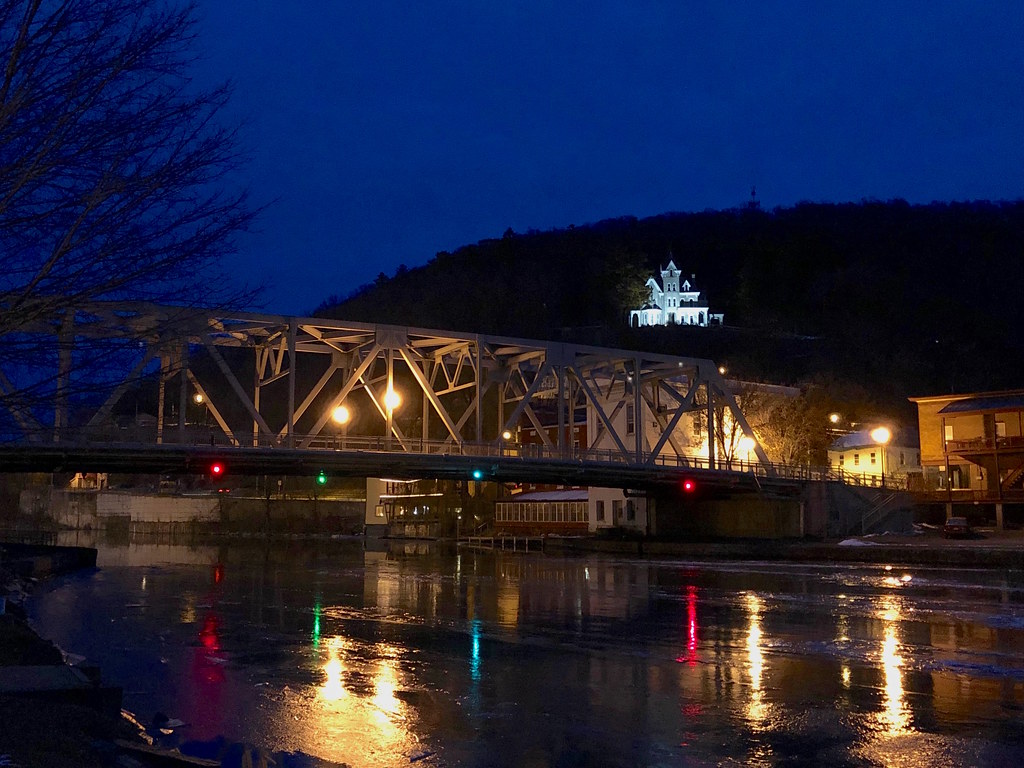 Whitehall Bridge and building lit up Miscellaneous Vermo… Flickr