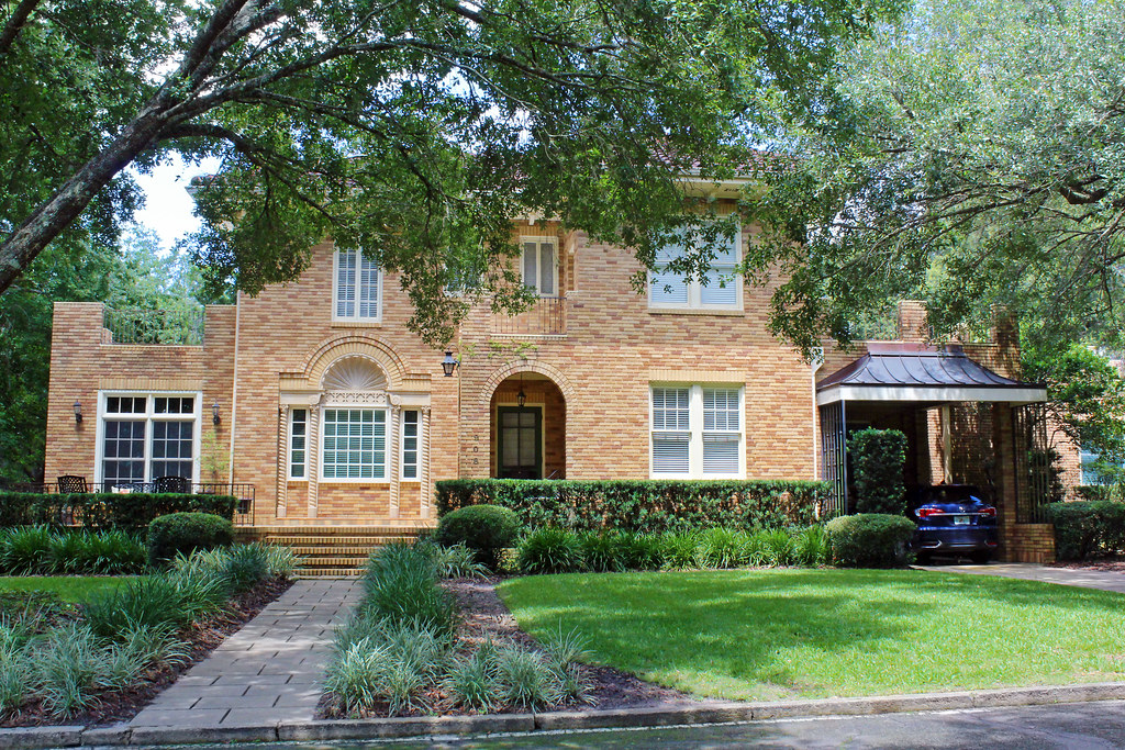House in Ocala Historic District Treeshaded house. Steven Martin