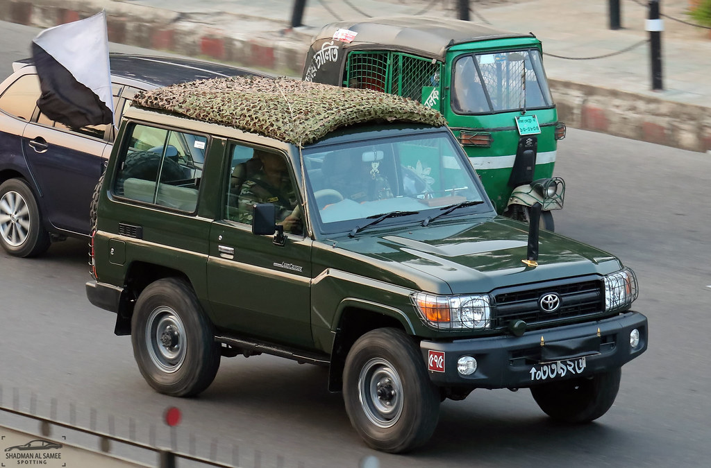Bangladesh Army Toyota Land Cruiser 70. Airport Rd 2018. Shadman