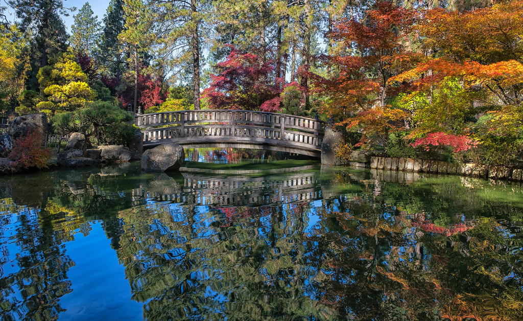 Spokane's Japanese Garden Looking at the bridge and a sect… Flickr