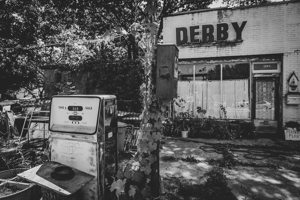 Derby Station Monochrome Abandoned Derby gas station along… Flickr