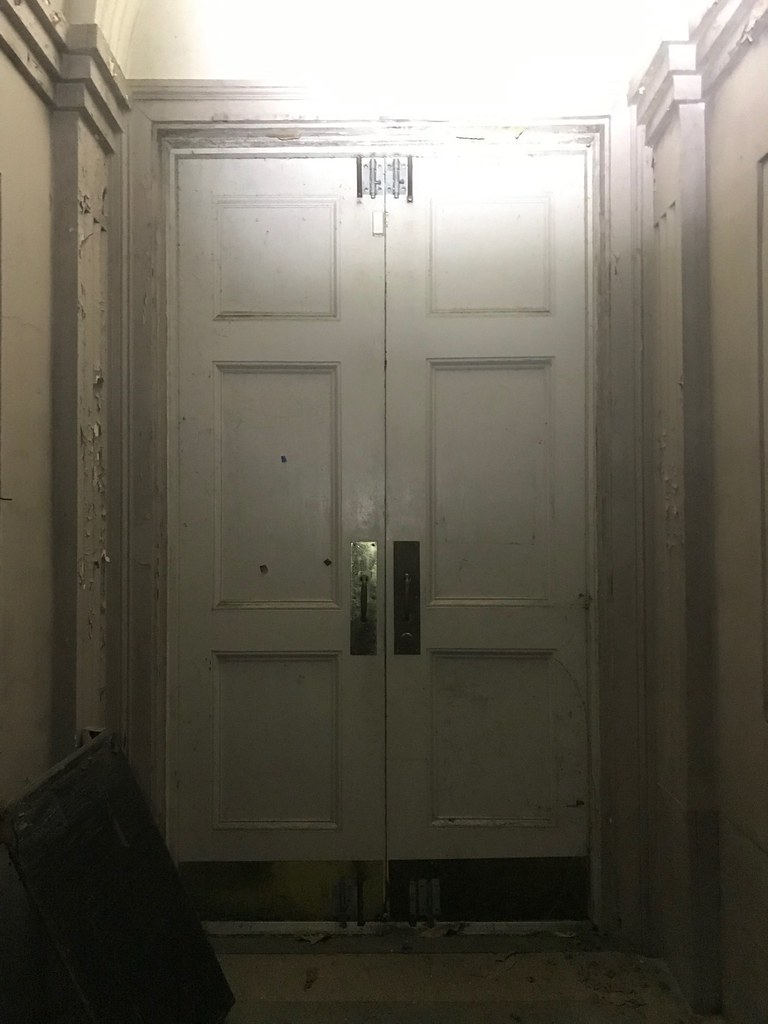 Interior doors, Former Maryland Zoo Reptile House, Druid H… Flickr