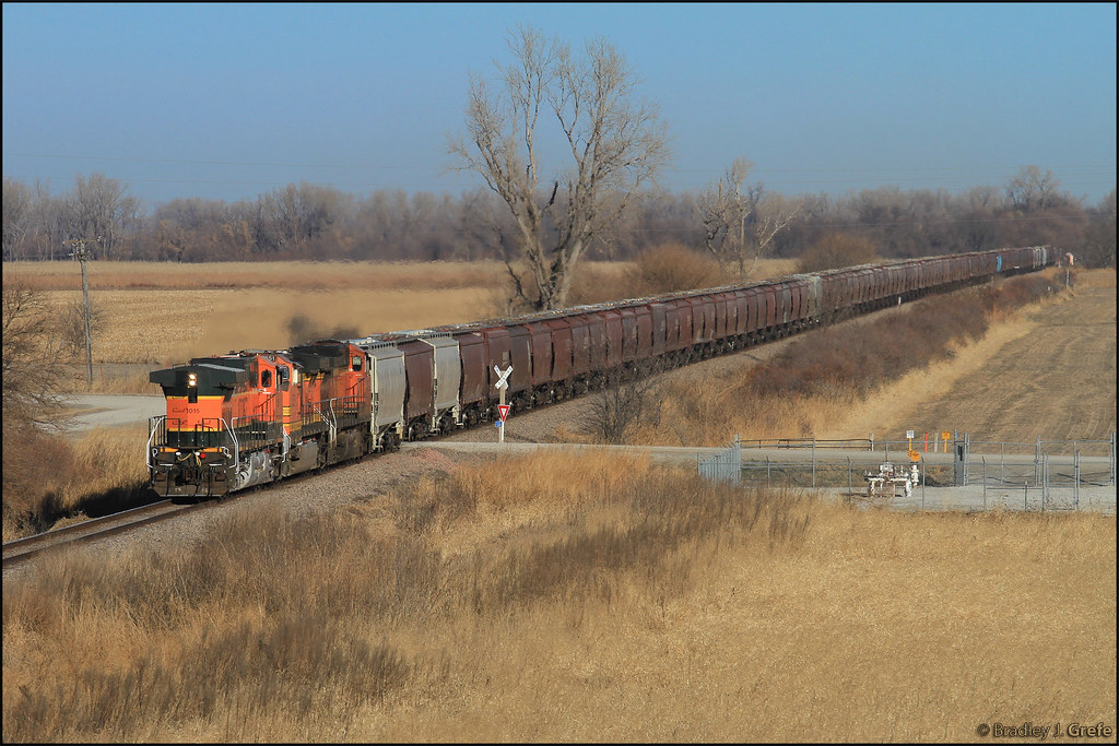BNSF 1015 Pacific Junction IA With the sun out and the m… Flickr