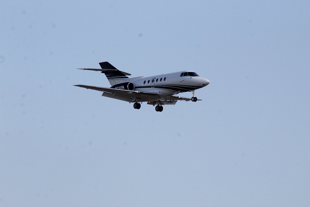 N24SM, Hawker 800XP, approach KCLE runway 24R IndiansBaseballFan4Life Flickr