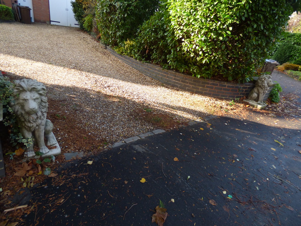 Widney Manor Road, Widney Manor Lion sculptures I was or… Flickr