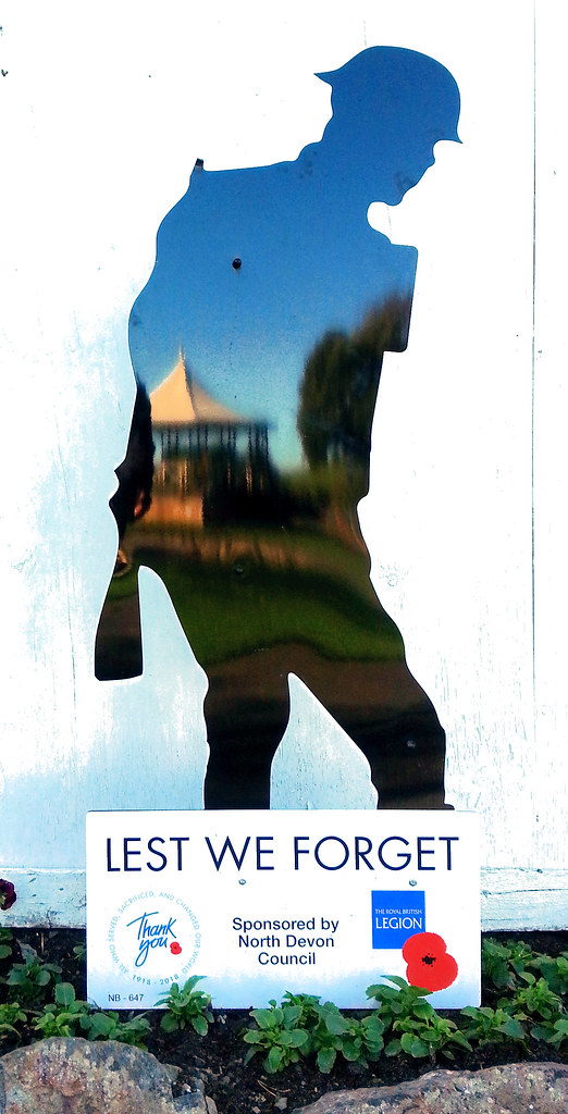 The Silent Soldier silhouette, in Runnymede Gardens, Ilfra… Flickr