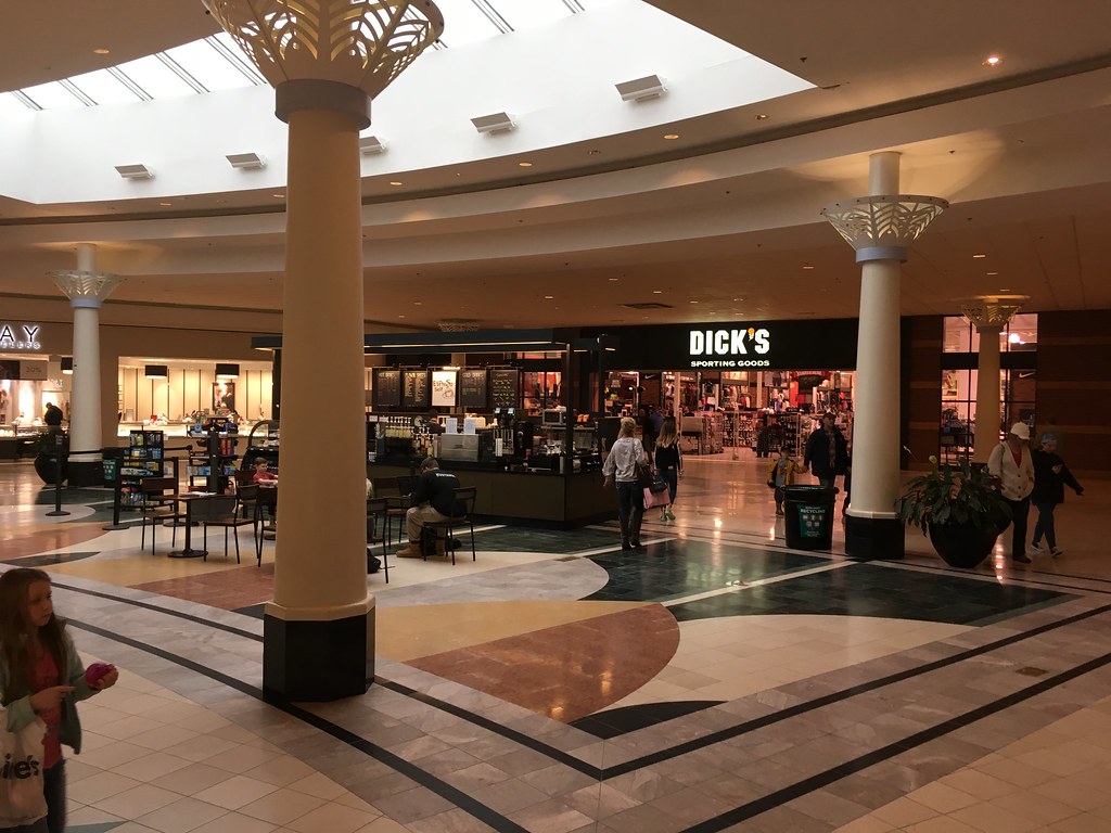 Dick's Sporting Goods at Bangor Mall Dick's Sporting Goods… Flickr