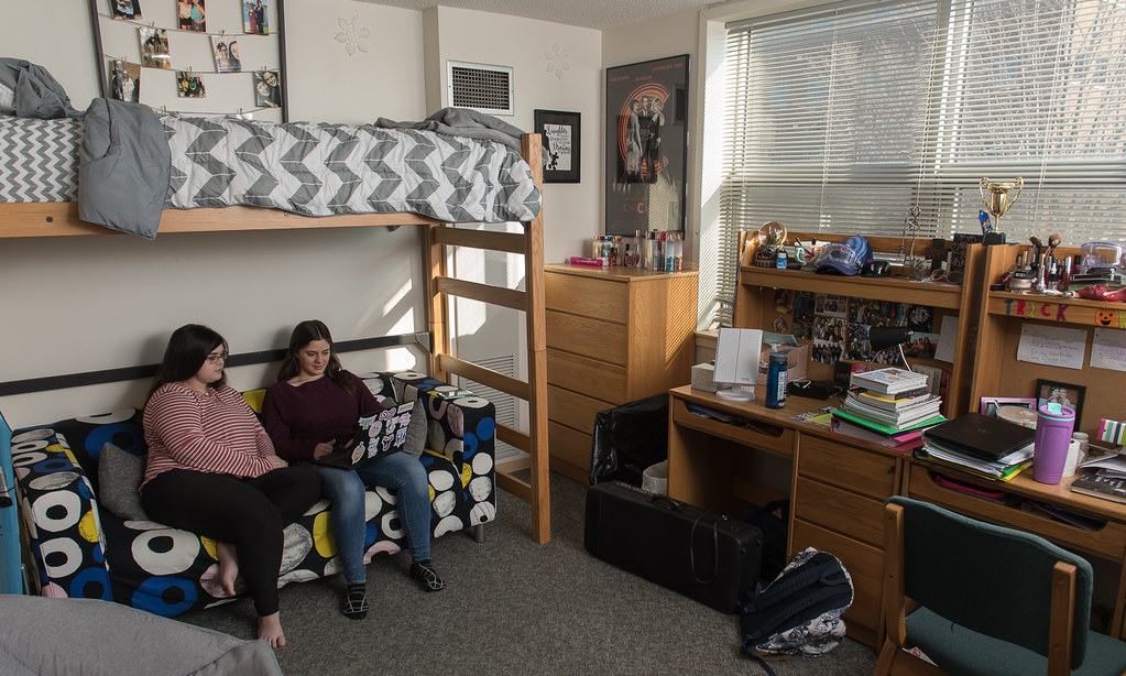 Living on Campus UIS freshmen Brooke Seacrist and Angelina… Flickr