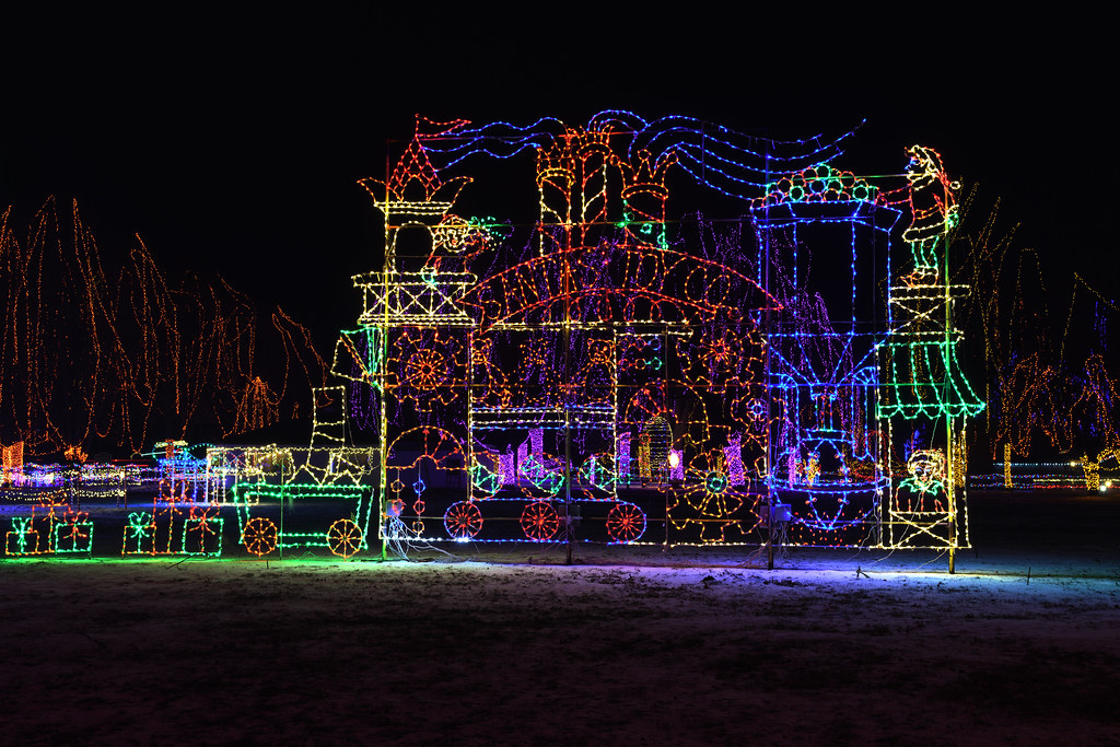 DSC_1977 Christmas lights in Mankato Peter Stratmoen Flickr