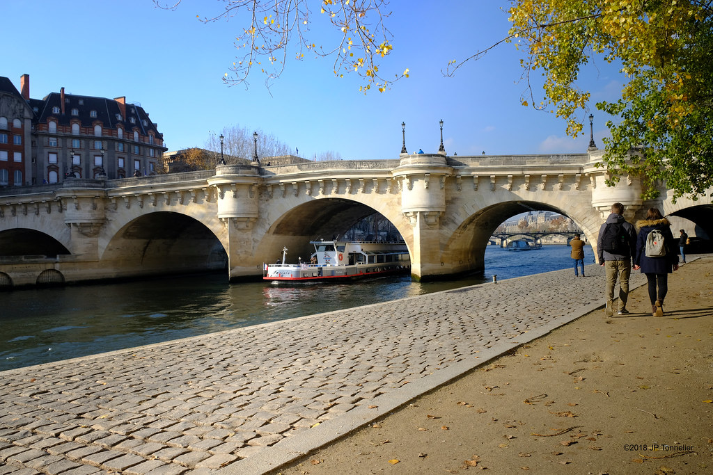 Balade sur les bords de Seine à deux, Paris. Quai des Orfè… Flickr