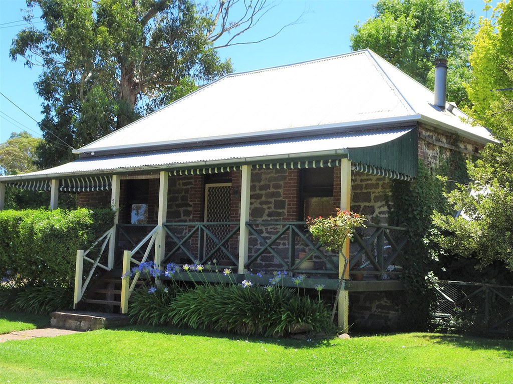 Macclesfield. Quaint late 19th century cottage in local bl… Flickr