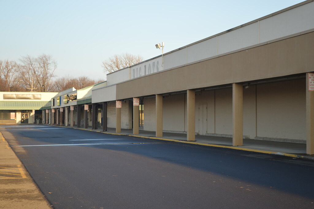 (Dead Plaza) Kmart Plaza (Harborcreek, PA) Flickr