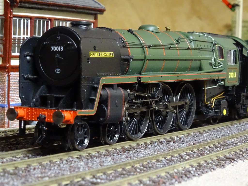 Hornby R3607 Oliver Cromwell MkII Hornby might have cut … Flickr